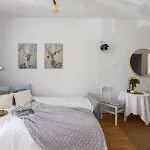 Cozy, Modern Studio With Balcony In Buda